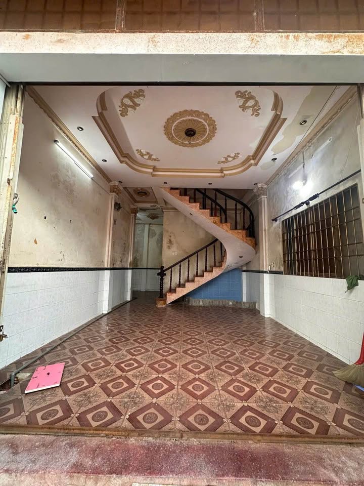 Nhà 3 tầng tại Hẻm 334 Nguyễn Trung Trực, Vĩnh Lạc, Rạch Giá - Giá thỏa thuận hấp dẫn!