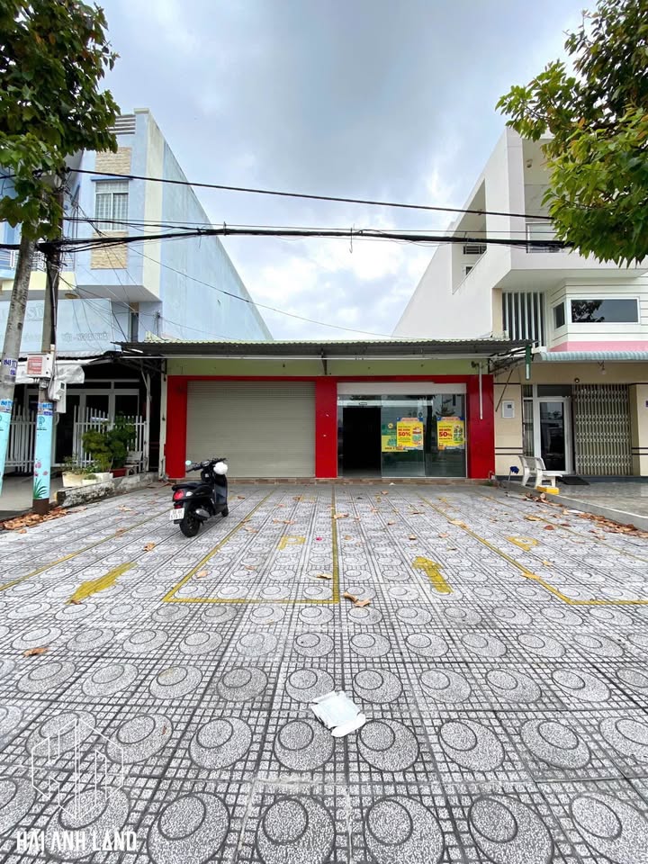 Cho thuê mặt bằng mặt tiền đường 3 Tháng 2, Rạch Giá 300m² - Phù hợp mở quán nhậu, siêu thị!