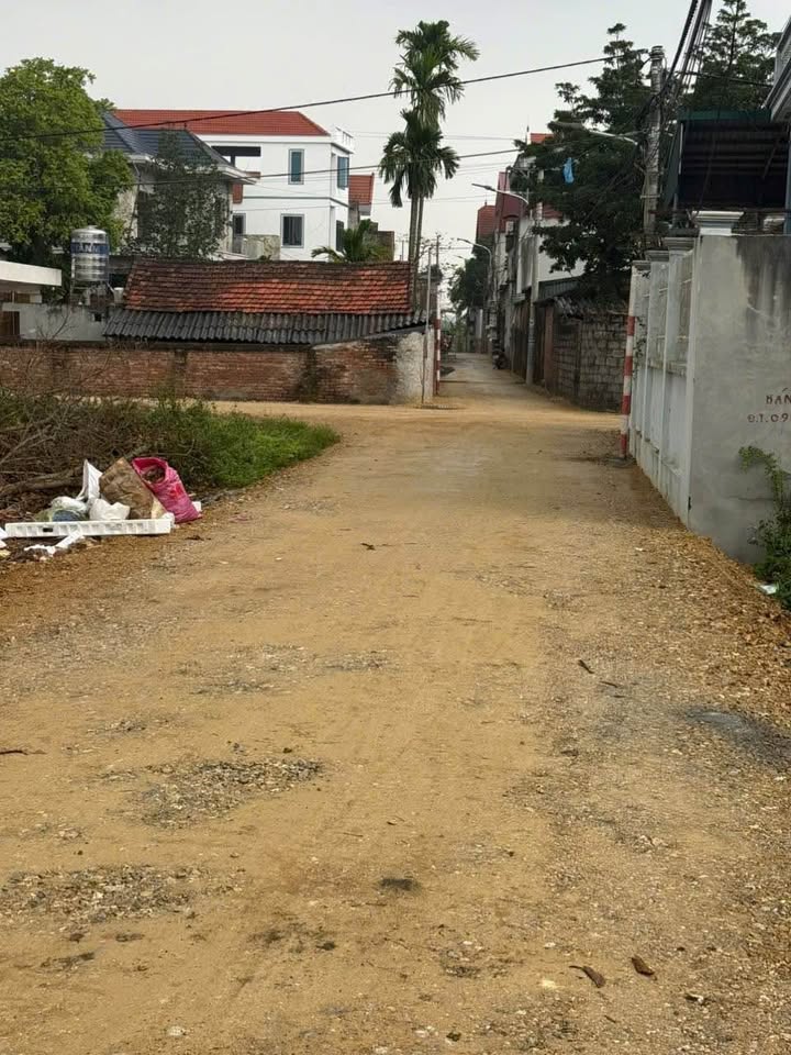 Đất nền Duy Hải 109m² giá 2.4 tỷ - Đường thông ô tô, dân cư đông đúc!