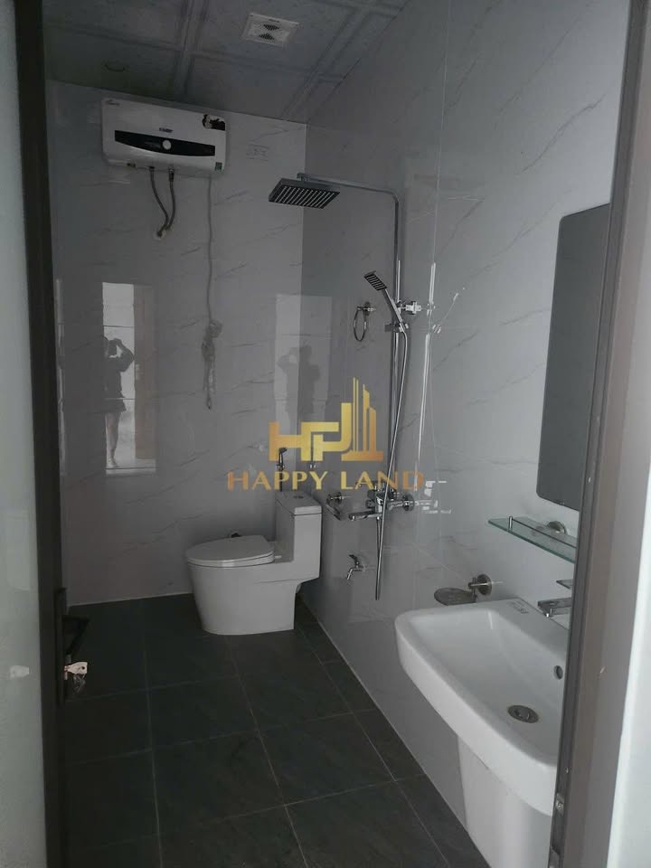 Nhà 3 tầng tại Phường Nam Bình, Ninh Bình, 102m² - Đường rộng, tiện ích đầy đủ!