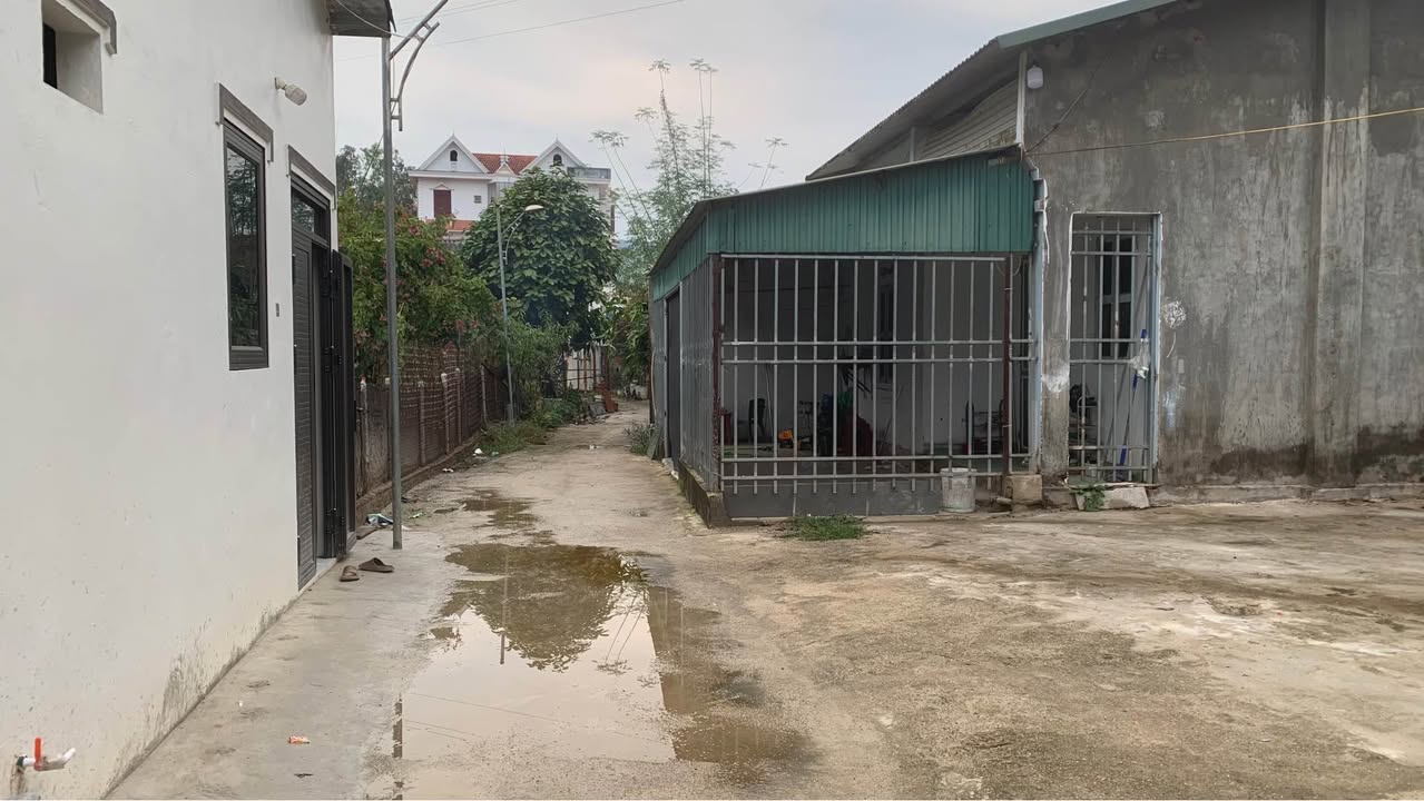 Đất nền Sông Hiến, Cao Bằng 300m² giá 3 tỷ - Tặng nhà cấp 4 ngay!