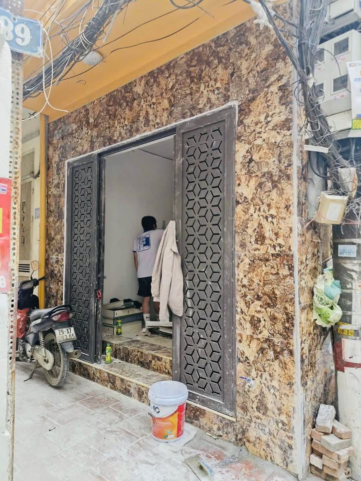 Nhà phố Trịnh Đình Cửu, quận Hoàng Mai 33m² giá 9.75 tỷ - Lô góc, thang máy, sổ đỏ chính chủ!