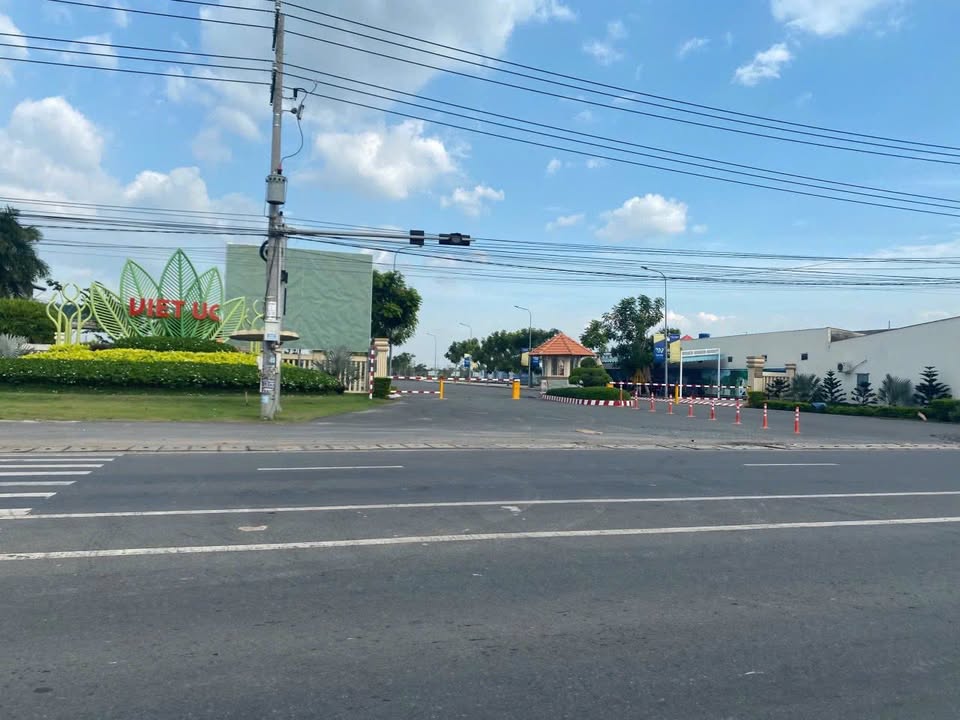 Đất vườn 1000m² mặt tiền kênh Đan, xã Lương Hòa, Bến Lức - Chỉ 2.6 tỷ!