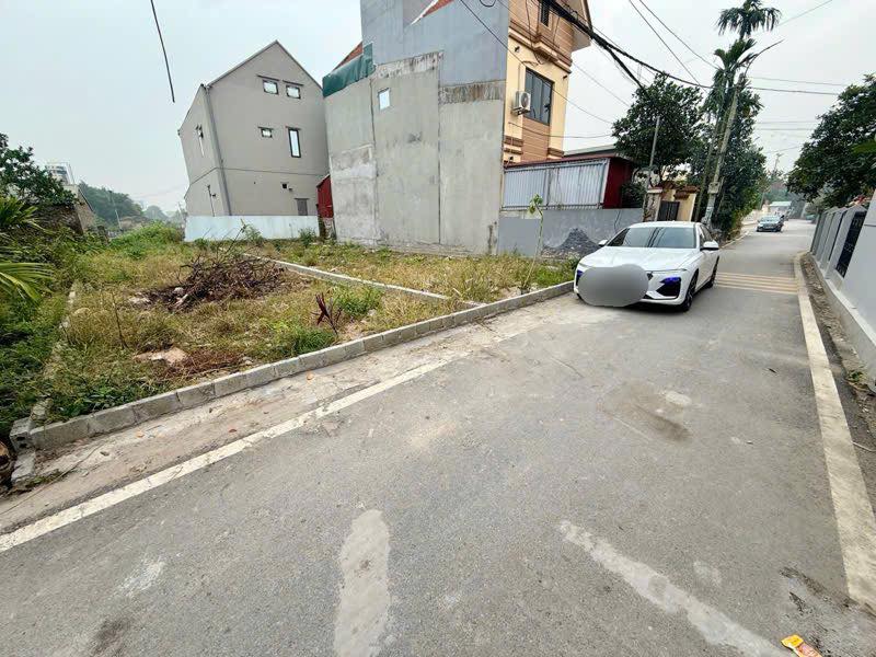 Đất nền Thôn Hòa Bình Thượng, Văn Giang 95m² giá 5 tỷ - Đường thông ô tô tránh, vị trí đắc địa!