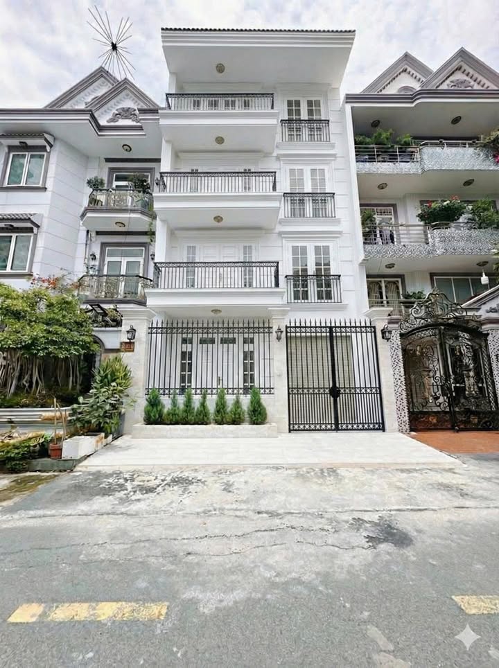 Nhà mặt tiền đường Nguyễn Trọng Tuyển, Quận Tân Bình 120m² - Giá cho thuê hợp lý!
