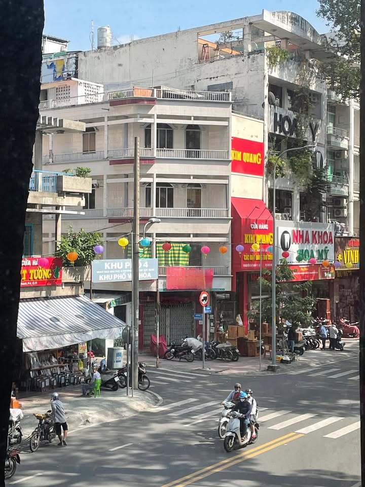 Cho thuê góc 2 mặt tiền 710 Nguyễn Chí Thanh, Quận 5 - Địa điểm kinh doanh lý tưởng!