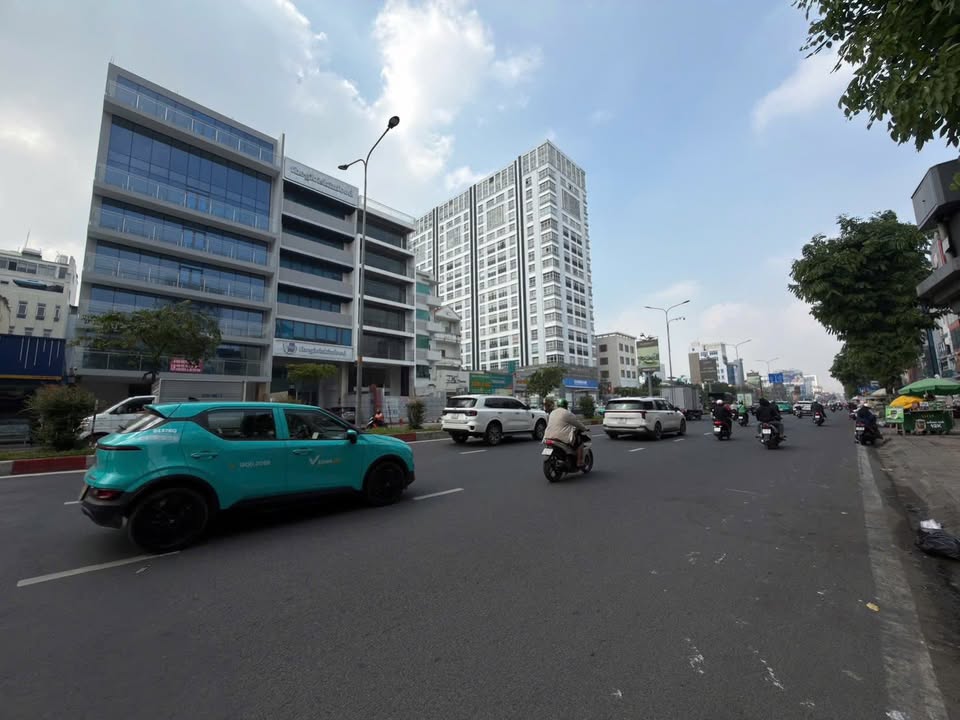 Cho thuê văn phòng tòa nhà 131 Cộng Hòa Tân Bình 307m² giá 430 triệu - Địa điểm lý tưởng cho doanh nghiệp!