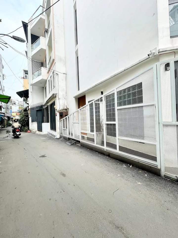 Nhà góc Bà Hom, Q6, 37.9m² giá 5 tỷ - Mặt tiền rộng rãi, ô tô vào tận nơi!