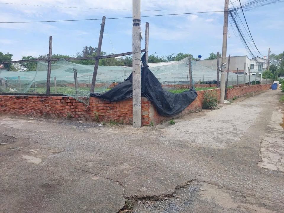 Bán gấp kho xưởng 1.300m² tại Hóc Môn - Giá 15 tỷ, vị trí đắc địa!