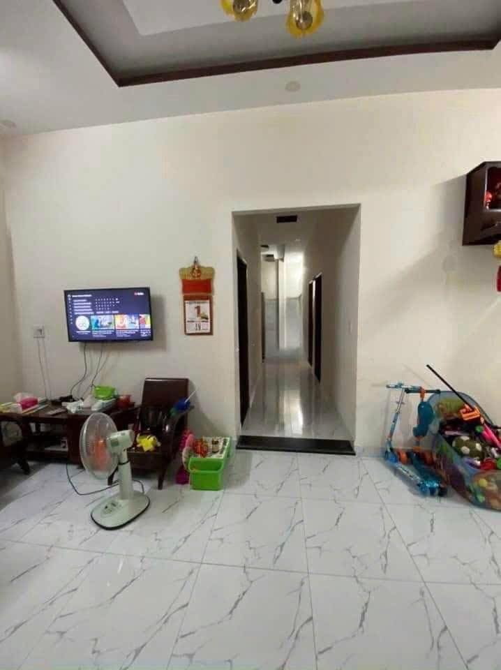 Nhà Hóc Môn 88m² giá 3 tỷ - Sổ hồng riêng, gần chợ và trường học!