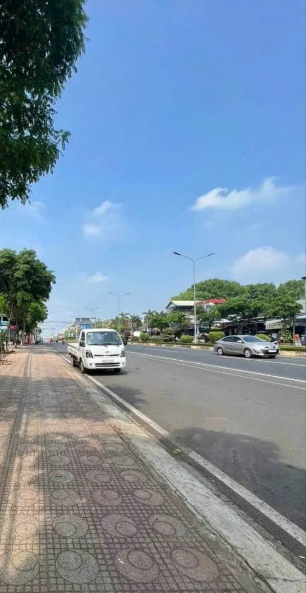 Nhà Mặt Tiền Đường Quốc Lộ 14, Đồng Xoài 304m² giá 12.5 tỷ - Vị trí đắc địa kinh doanh