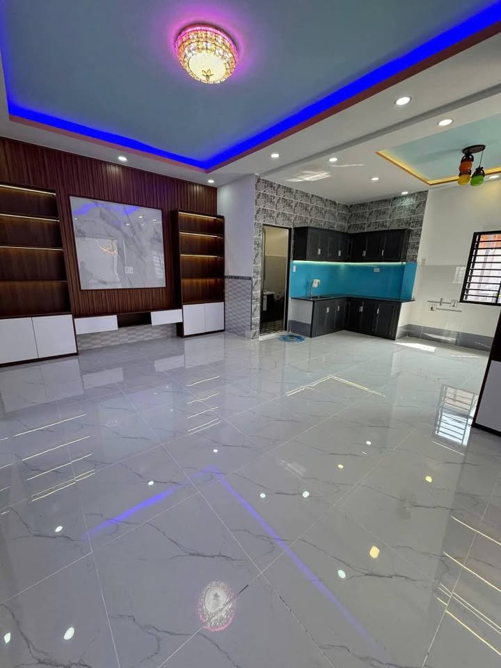 Nhà phố Thới Tam Thôn Hóc Môn 285m² giá 3.3 tỷ - Không gian sống yên bình và tiện nghi!