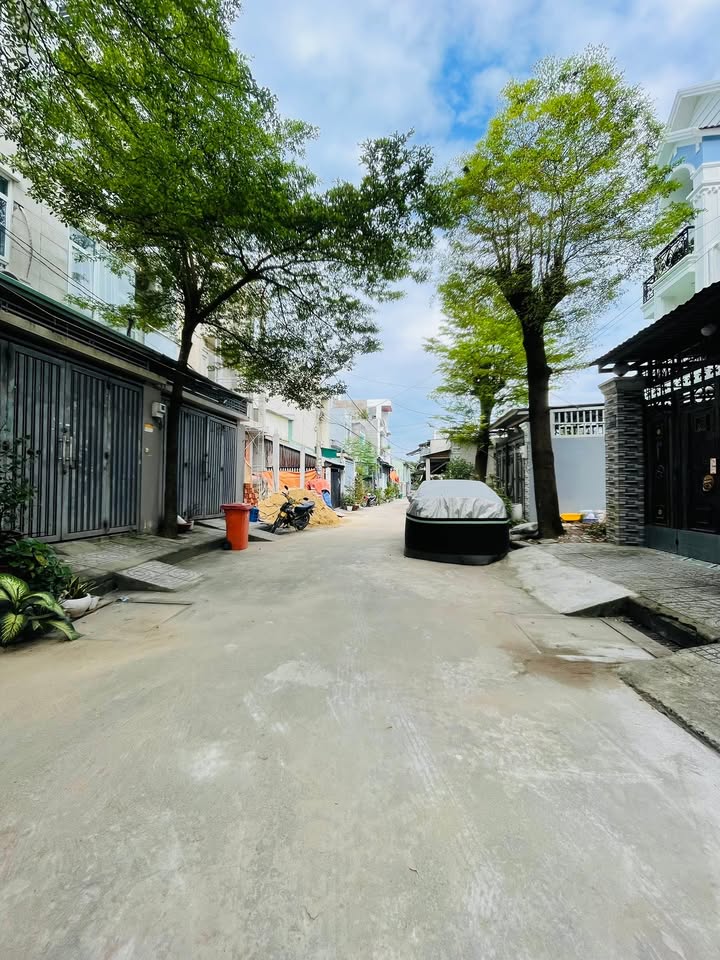 Đất phân lô Thạnh Lộc, Quận 12, 68m² giá 3.7 tỷ - Khu dân cư vip, gần sông Sài Gòn!