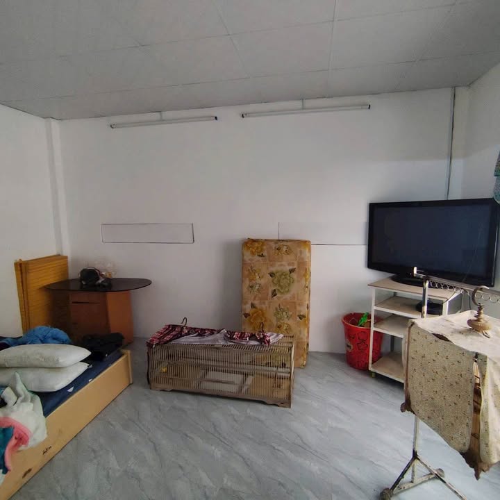 Bán nhà 2 tầng hẻm Lạc An, Nha Trang 37.5m² giá 2.2 tỷ - Vị trí trung tâm, gần biển!