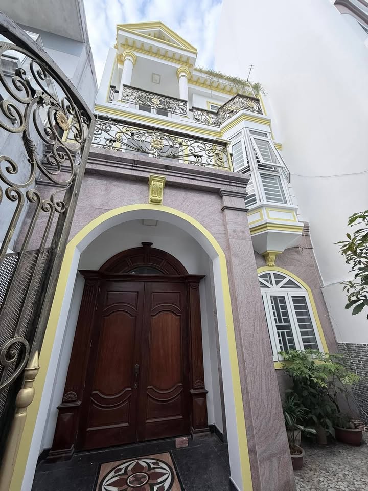 Biệt Thự 220 Nguyễn Văn Khối, Gò Vấp 107m² giá 12.8 tỷ - Thiết kế hiện đại, sẵn sàng vào ở!