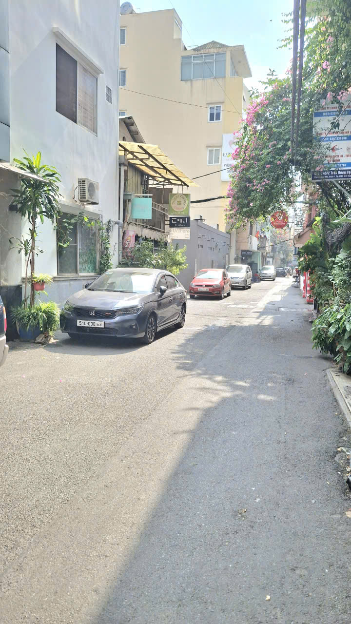 Nhà phố Trần Hưng Đạo, Quận 1, 100m² giá 7.9 tỷ - Mới đẹp, hoàn công đầy đủ!