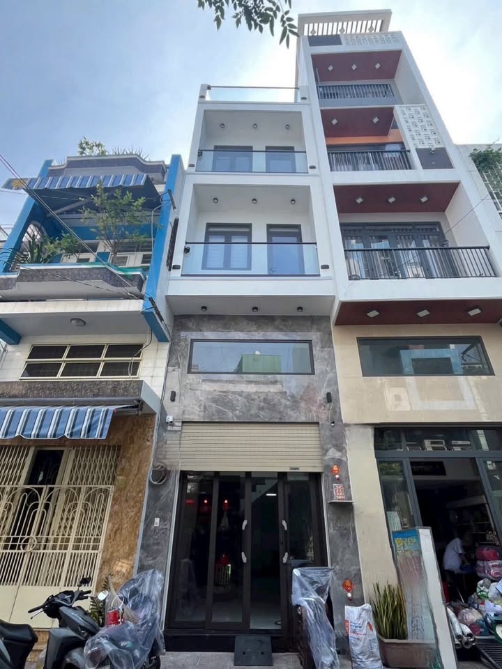 Nhà bán đường Lạc Long Quân, Phường 3, Quận 11, 39m² - Xây mới 100%