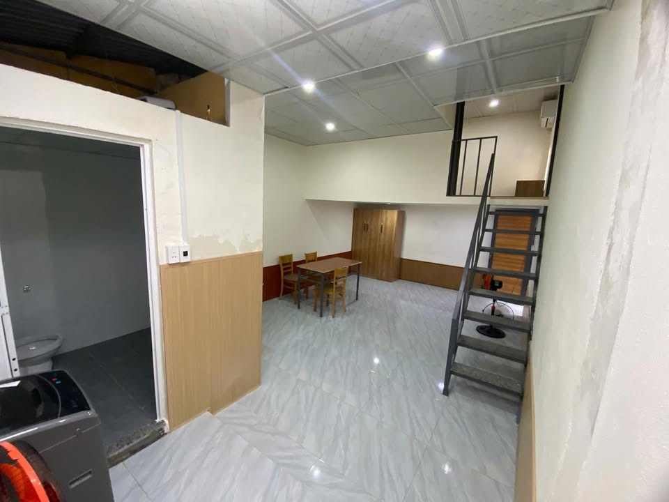 Phòng cho thuê gác tại Hoàng Sĩ Khải, Sơn Trà 50m² - Gần cầu sông Hàn!