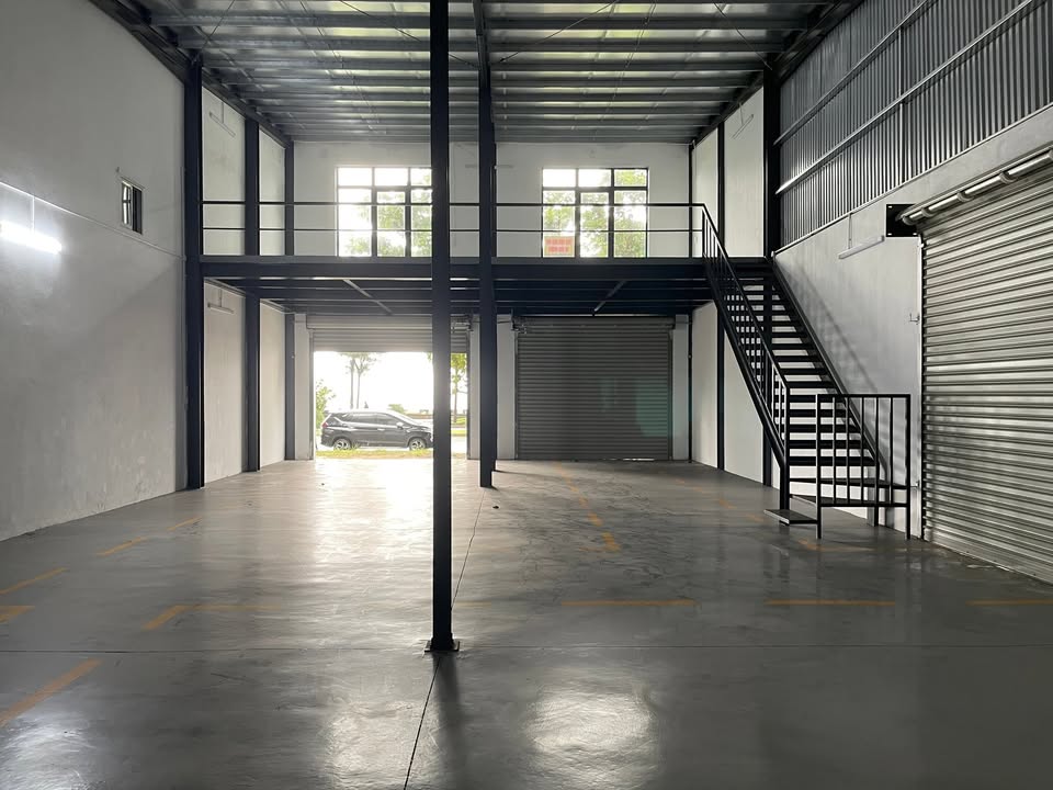 Cho thuê kho, văn phòng mặt tiền đường Nguyễn Tất Thành 500m² - Vị trí đắc địa gần nhà hàng tiệc cưới!