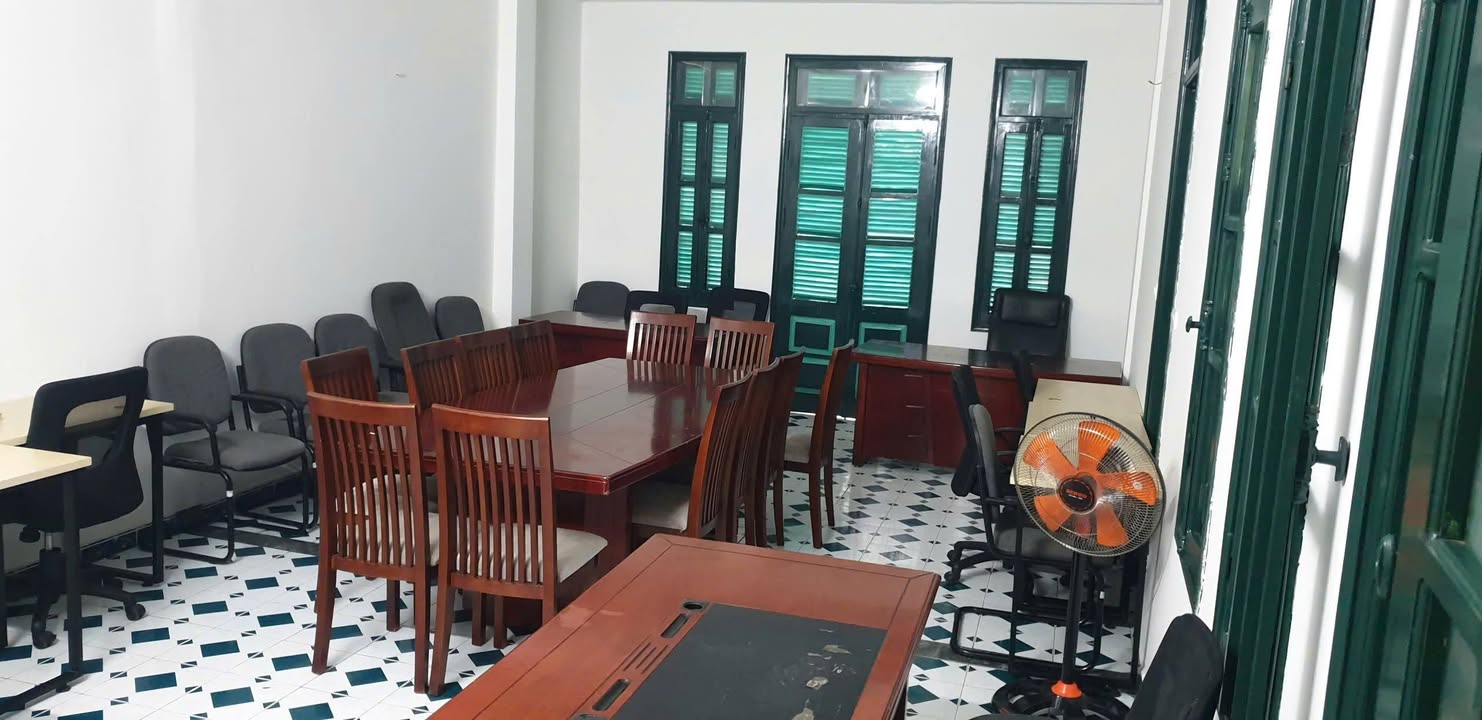 Cho thuê mặt bằng kinh doanh tại Ngõ 106 Hoàng Quốc Việt, diện tích 80m², giá 32 triệu - Đường ô tô tránh