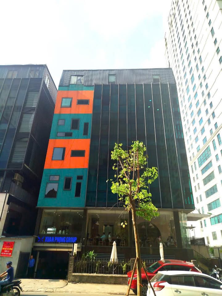 Cho thuê văn phòng cao cấp mặt phố Trung Kính 100m² chỉ 23 triệu/tháng - Vị trí đắc địa, dễ dàng làm việc!