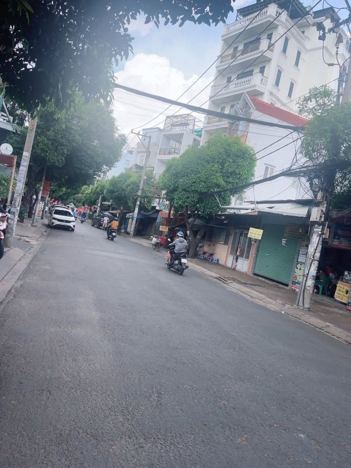 Nhà bán Tân Bình 68m², 3 phòng ngủ, giá 6 tỷ - Hẻm ô tô gần công viên