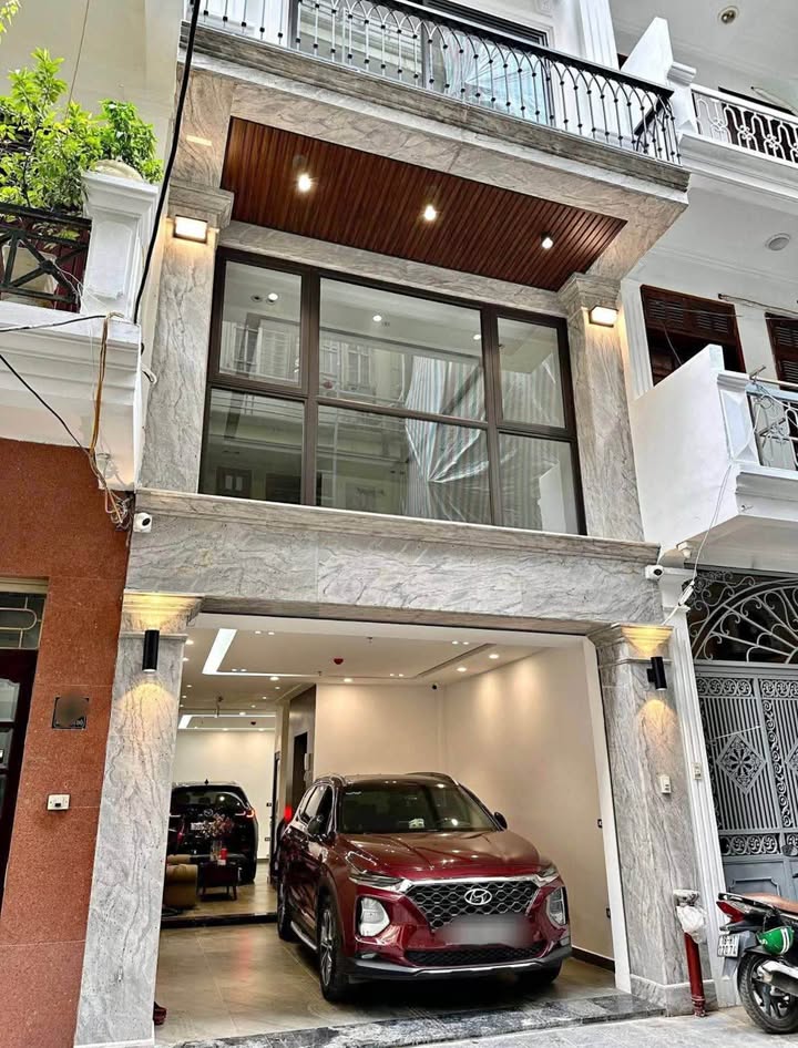 Nhà 6 tầng Tây Hồ 60m² giá 15 tỷ - Kinh doanh sầm uất, nội thất sang trọng!