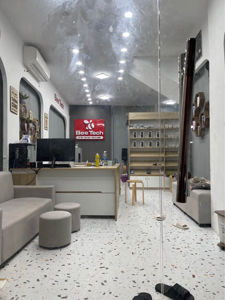 Cho thuê mặt phố 30 Tam Khương, Đống Đa 42m² - Mô hình sạch sẽ, riêng biệt!