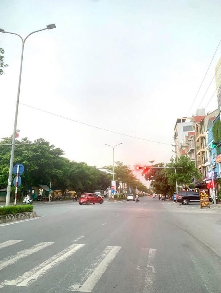 Bán Nhà 4 Tầng Mặt Phố Lý Thánh Tông, Từ Sơn - Diện Tích 100m², Giá Thỏa Thuận