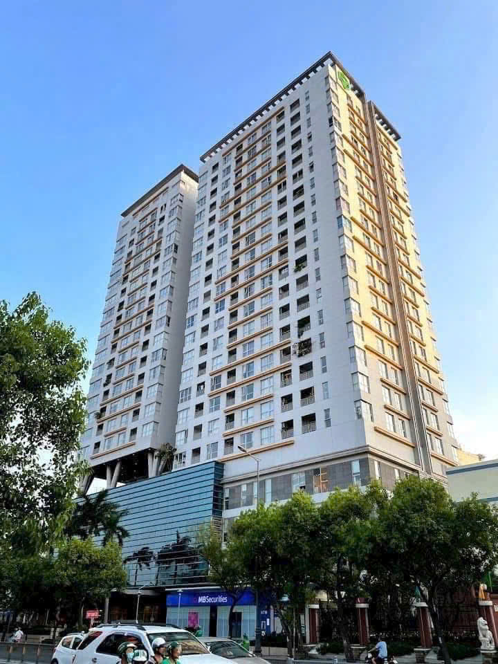 Căn hộ Sky Center Tân Bình 74m² giá 15 triệu - Nội thất cơ bản, thuận tiện di chuyển!