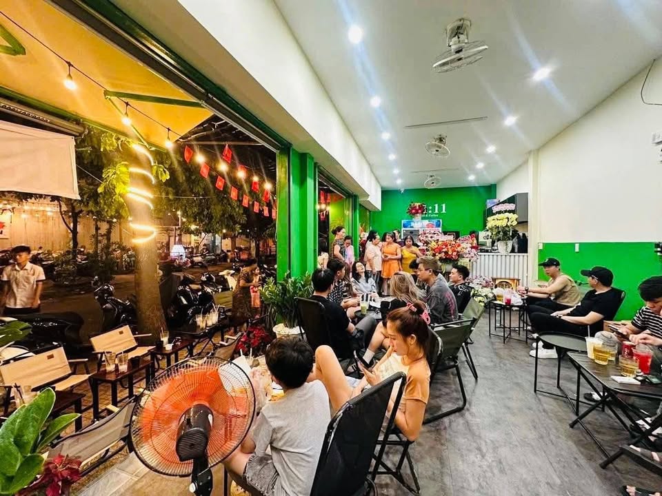 Quán cafe cho thuê góc 2 mặt tiền Lũy Bán Bích, Tân Phú 48m² - Đầy đủ trang thiết bị kinh doanh ngay!