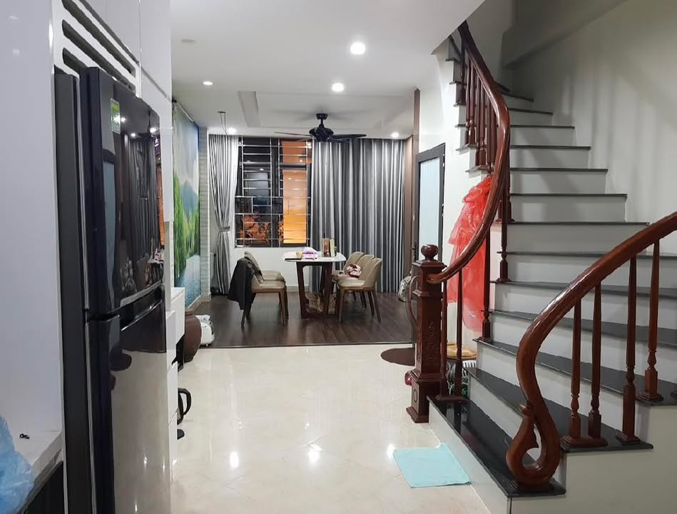 Nhà mặt phố Trịnh Đình Cửu quận Hoàng Mai, 22m² giá 9.5 tỷ - Kinh doanh sầm uất mọi ngành hàng!