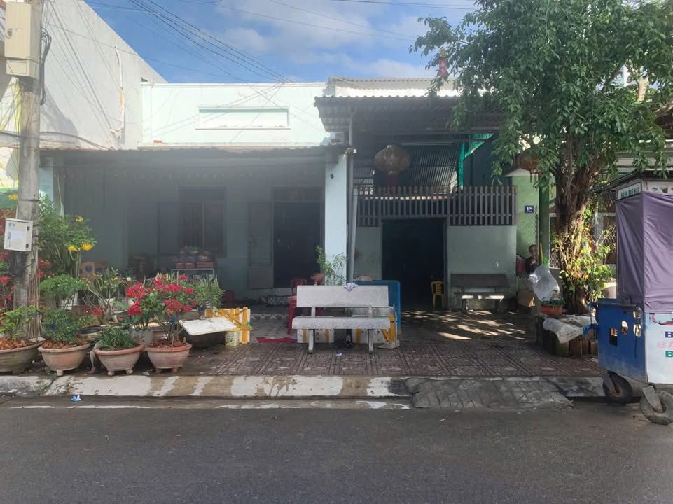 Nhà mặt tiền đường Võ Tánh, Ninh Hòa 211m² giá 5 tỷ - Kinh doanh sầm uất!