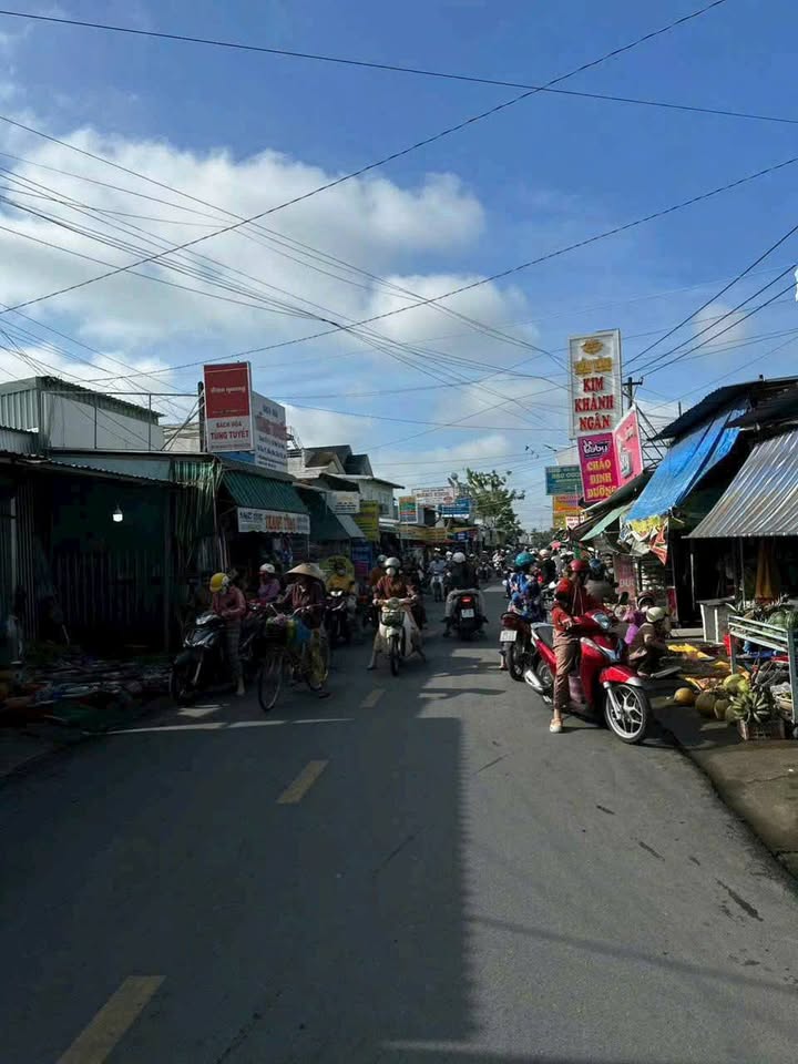 Đất nền Long Hòa, Bình Thủy 178m² giá 655 triệu - Sổ hồng chính chủ, vị trí đẹp!