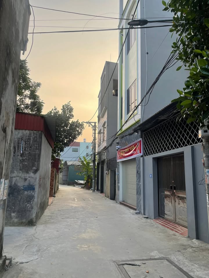 Nhà 2 Tầng Quang Minh Mê Linh 183m² giá 8 tỷ - Sổ đỏ chính chủ, thương lượng