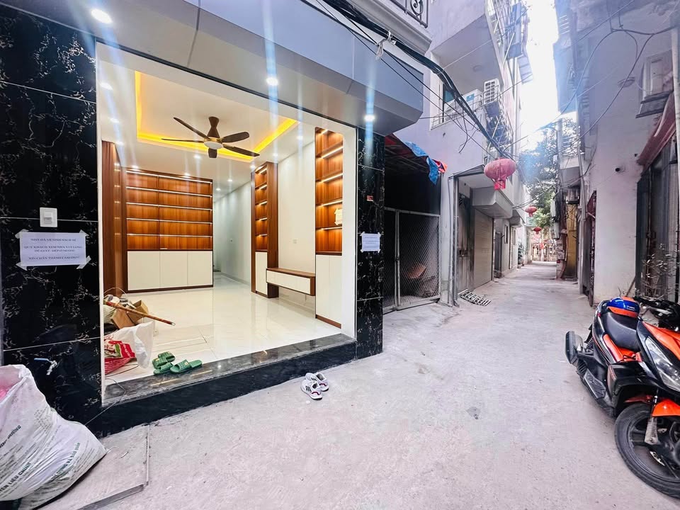 Nhà 6 tầng Tây Mỗ, 35m² giá 8.3 tỷ - Thiết kế hiện đại, thang máy sang trọng!