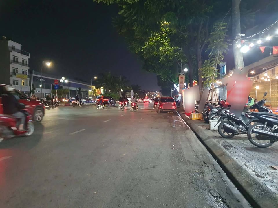 Nhà mặt phố Thanh Trì 180m² giá 22.92 tỷ - Kinh doanh đỉnh cao!