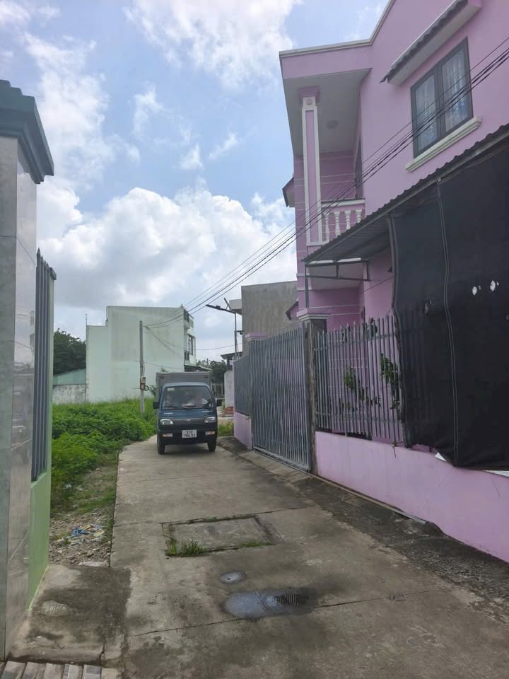 Đất thổ cư 97m² thị trấn Tân Túc - Sổ hồng chính chủ, giá 2,7 tỷ thương lượng!