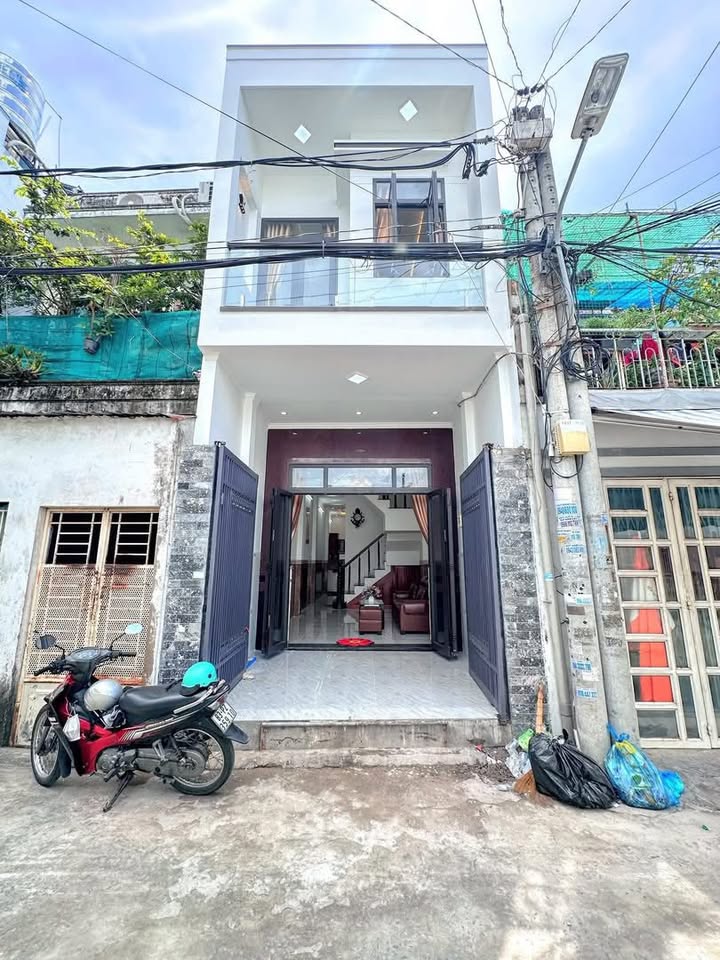 Nhà 3 phòng ngủ Đoàn Nguyễn Tuấn, Bình Chánh 80m² giá 1.49 tỷ - Nhà mới đẹp, nội thất sang trọng!