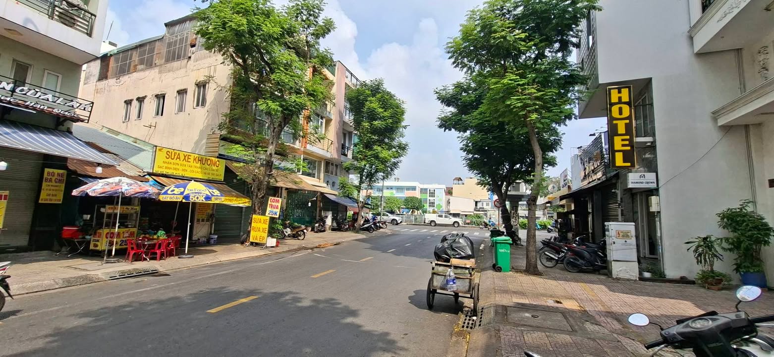 Nhà phố mặt tiền kinh doanh Quận 3, 139m² giá 13.9 tỷ - Đầu tư sinh lời cao!