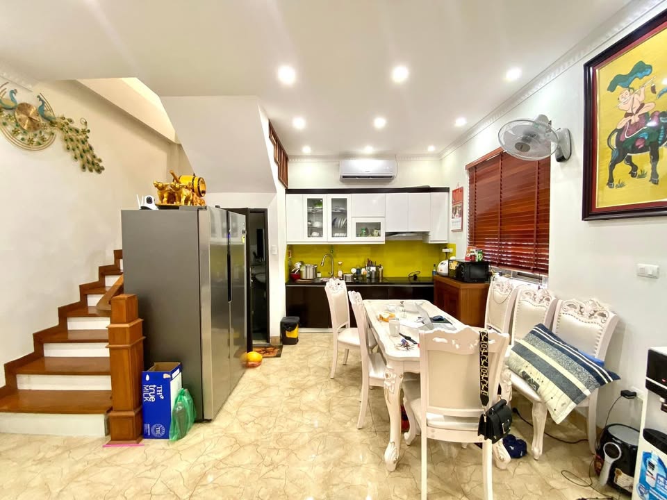 Nhà phố Phạm Văn Đồng 40m² giá 4.2 tỷ - Vị trí đắc địa, sẵn sàng vào ở!