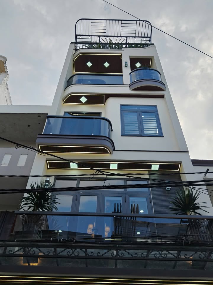 Nhà phố Phan Huy Ích, Tân Bình 60m² giá 11 tỷ - Hẻm ô tô, kinh doanh sầm uất!