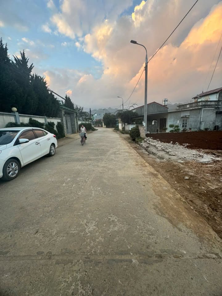 Đất phố Hoa Ban Mộc Châu 150m² giá 3 tỷ - Đầu tư sinh lời tuyệt vời!