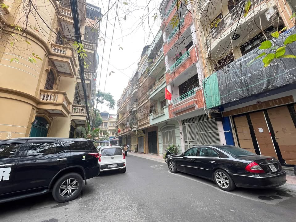 Nhà phố Cầu Giấy 60m² giá 25.9 tỷ - Đầu tư sinh lời, ô tô đỗ cửa!