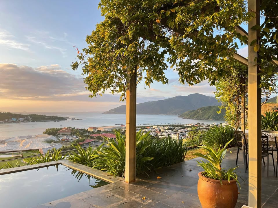 Villa du lịch Nha Trang 400m² giá thỏa thuận - View biển tuyệt đẹp!