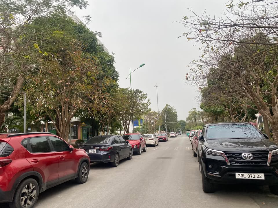 Đất nền 30m² Đông Dư, Gia Lâm giá 3 tỷ - Ô tô đỗ cửa, sổ đỏ chính chủ!