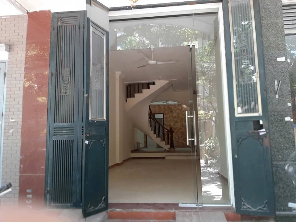 Nhà mặt phố Thâm Tâm, Yên Hòa, 50m² giá 24 triệu - Thích hợp kinh doanh!