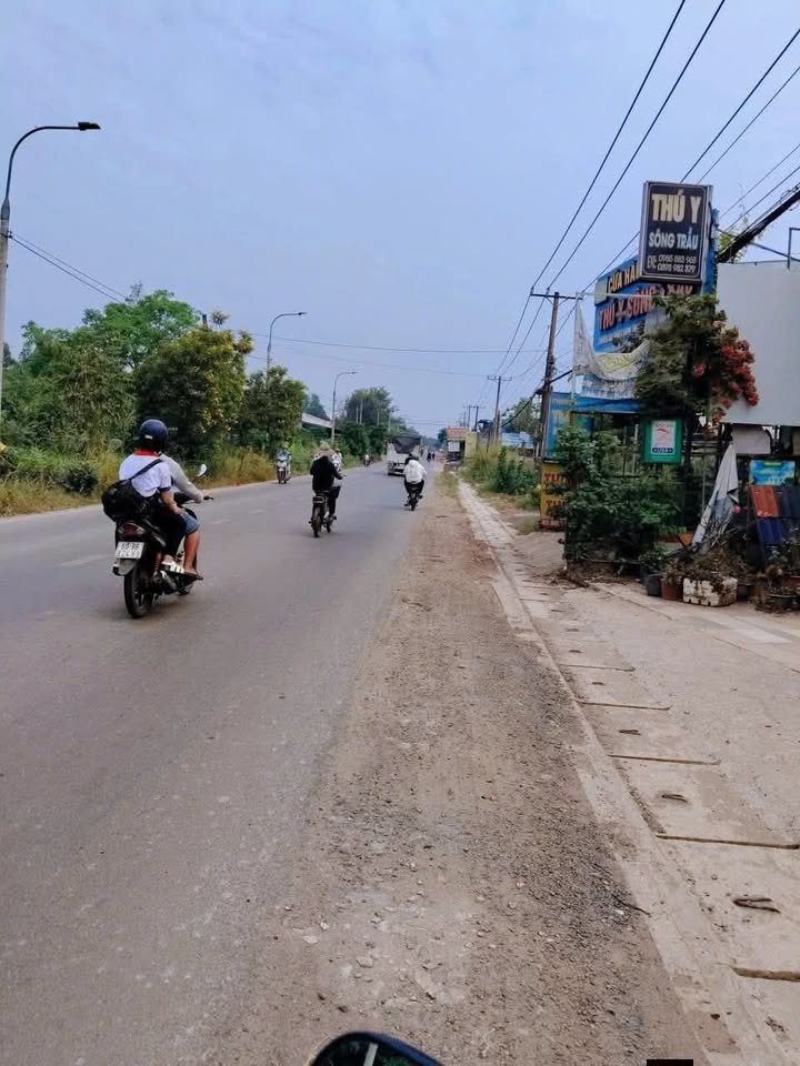 Nhà đất mặt tiền Nguyễn Hoàng, Trảng Bom, 600m² giá 2 tỷ - Cơ hội đầu tư tuyệt vời!