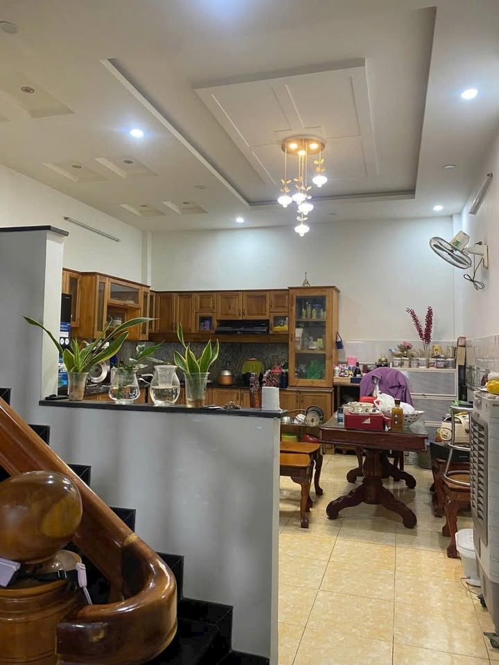 Nhà 3 Tầng Mặt Tiền Bế Văn Đàn, Quy Nhơn, 82m² giá 7 tỷ - Cách Biển Chỉ 100m!