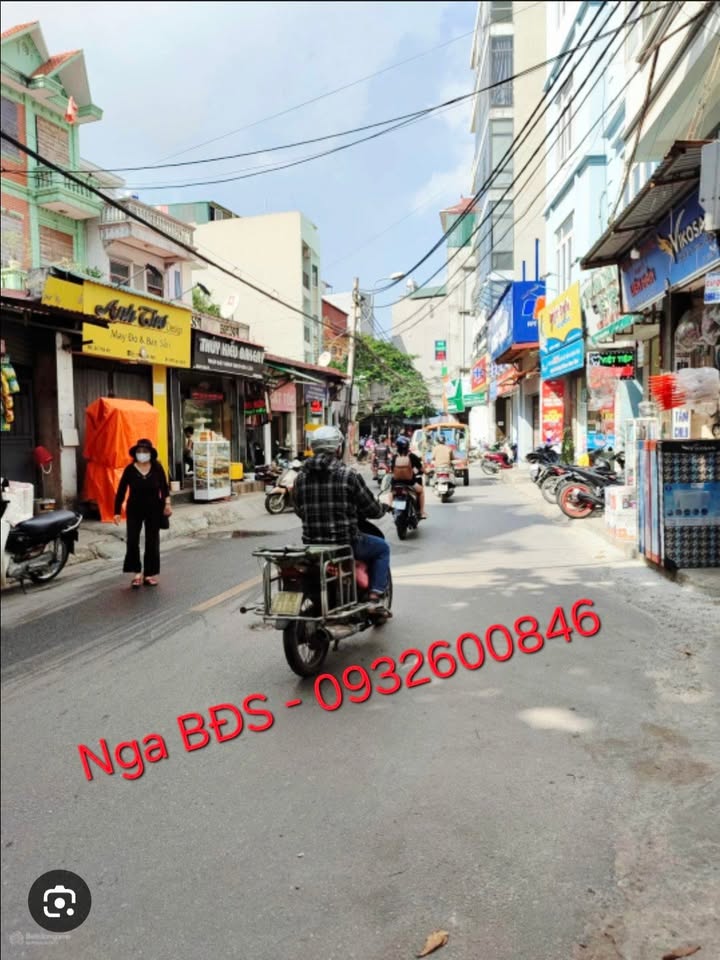 Nhà 5 tầng Đông Ngạc 32m² giá 9.3 tỷ - Thiết kế hiện đại, thang máy sẵn sàng!